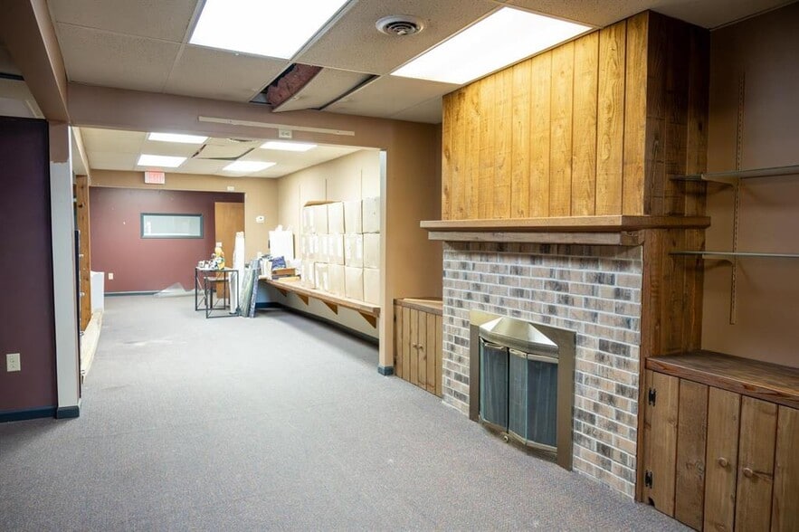 More Photos Of 102 W State St, Mauston Office For Sale