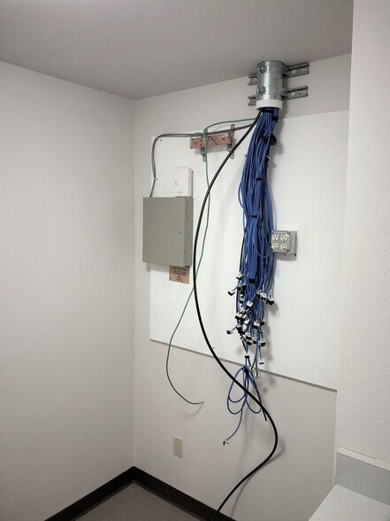 More Photos Of 19220 Mcloughlin Blvd, Gladstone Medical For Lease