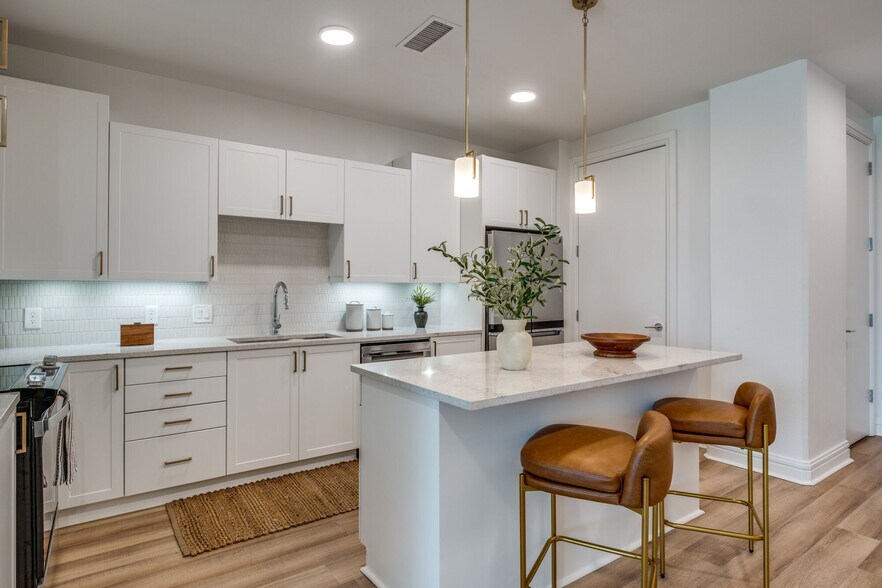 More Photos Of 1400 Hi Line Dr, Dallas Apartments For Lease