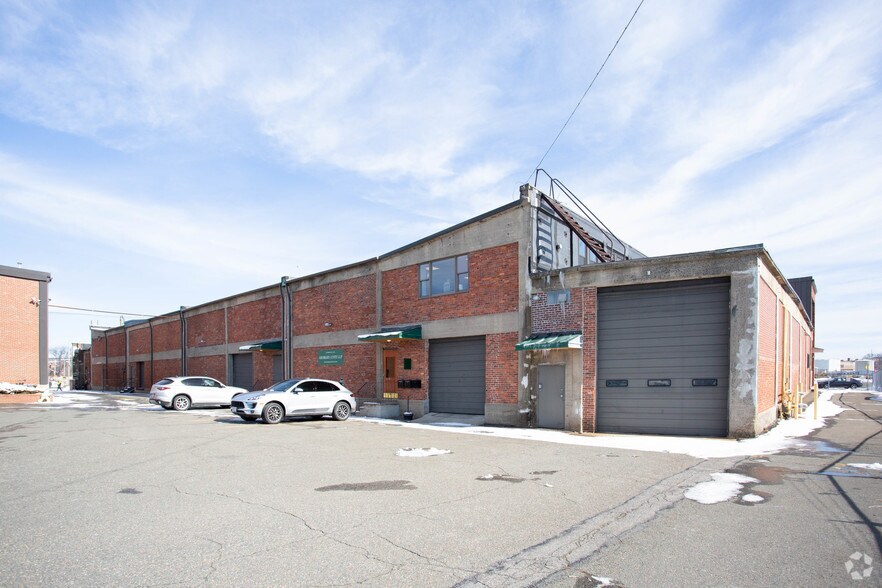 More Photos Of 235 Marginal St, Chelsea Distribution For Lease