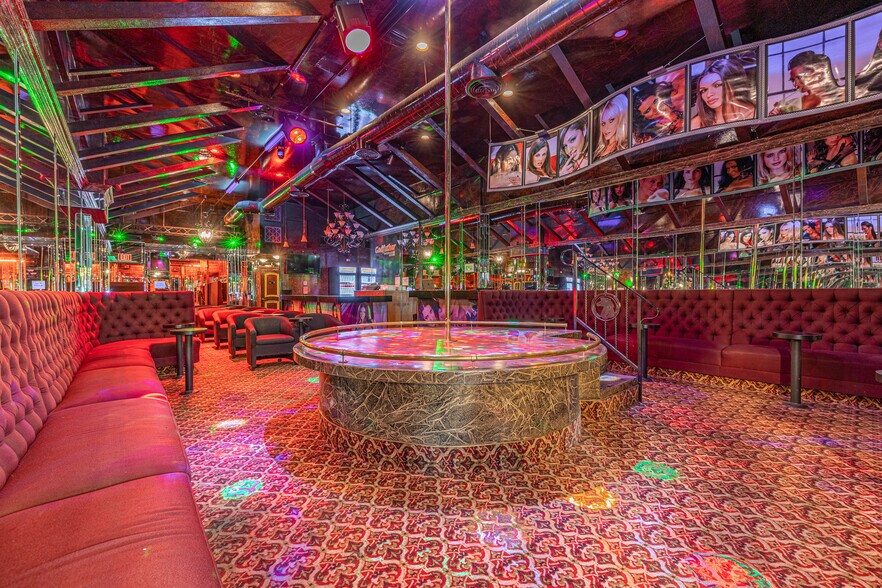More Photos Of 21516 Sherman Way, Canoga Park Bar For Sale
