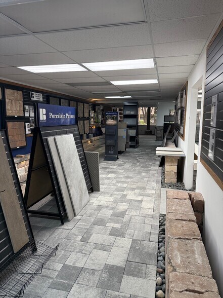 More Photos Of 2862-2898 NW 79th Ave, Miami Showroom For Lease