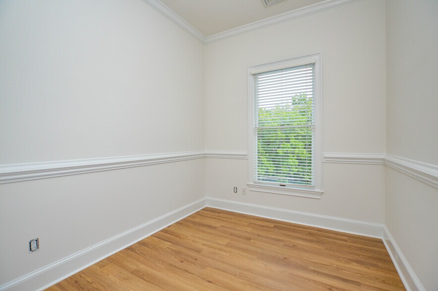 More Photos Of 21000 Torrence Chapel Rd, Cornelius Office Residential For Lease