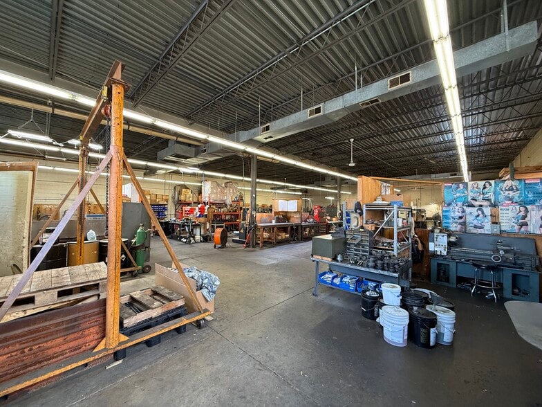 More Photos Of 135 Martin Ln, Elk Grove Village Warehouse For Sale
