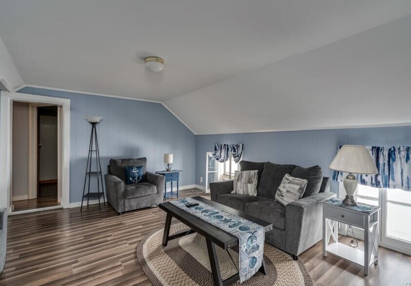 More Photos Of 16 Bethune St, Alexandria Bay Marina For Sale