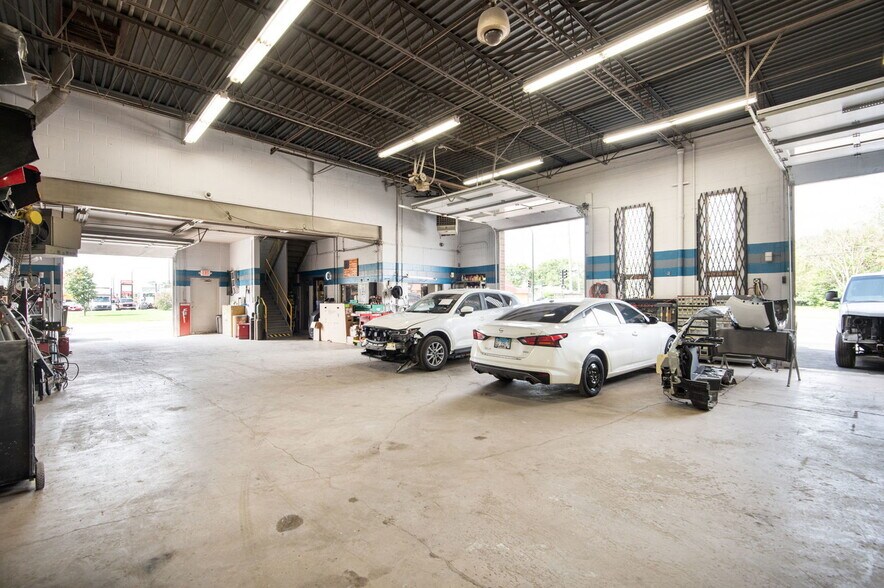 More Photos Of 7455 S Harlem Ave, Bridgeview Flex For Sale