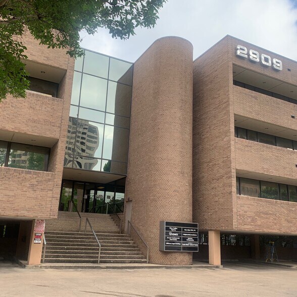 More Photos Of 2909 Cole Ave, Dallas Office For Lease