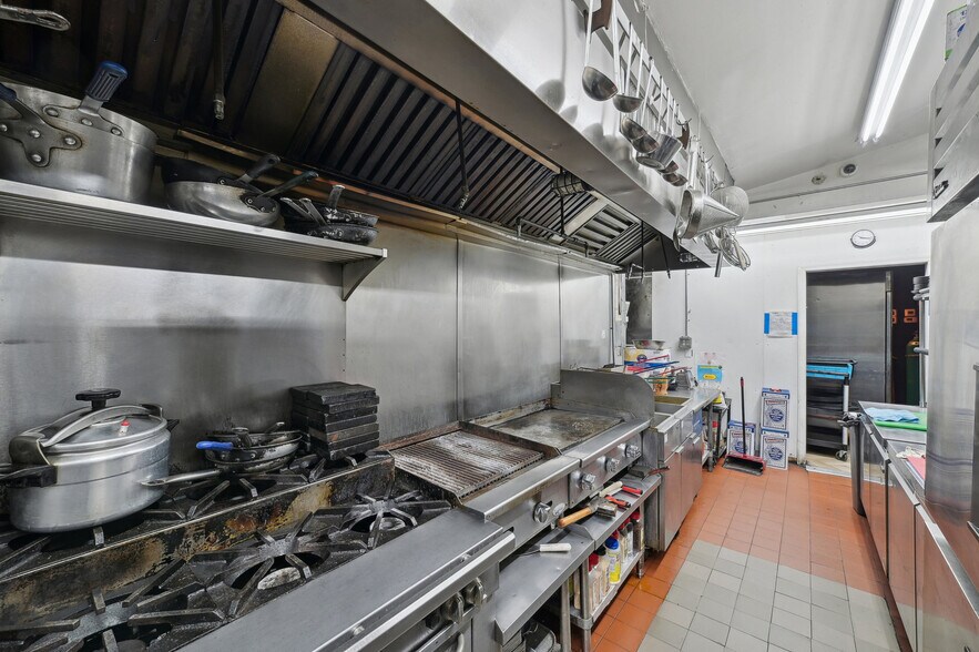 More Photos Of 487-489 21st Ave, Paterson Bar For Sale