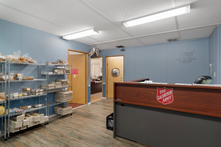 More Photos Of 15464 Cortez Blvd, Brooksville Unknown For Lease