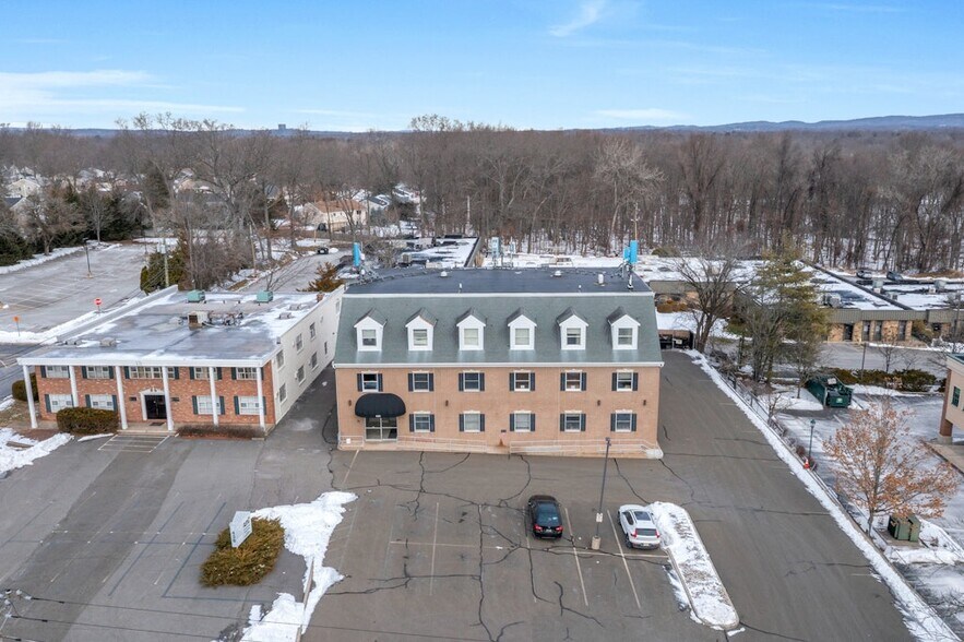 More Photos Of 440 Old Hook Rd, Emerson Medical For Lease
