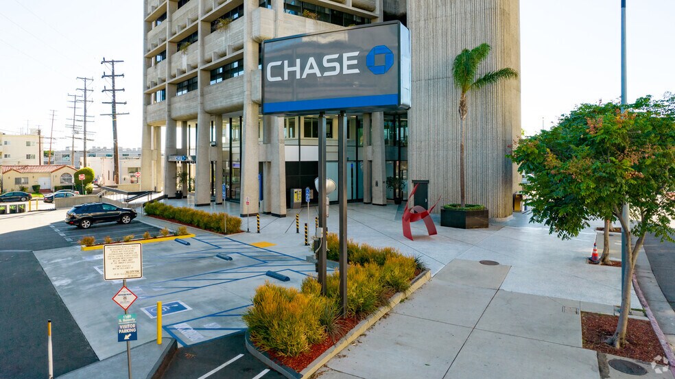 More Photos Of 1180 S Beverly Dr, Los Angeles Office For Lease