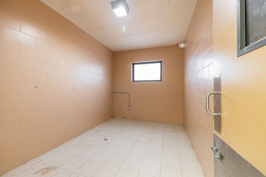 More Photos Of 6902 Chicago Rd, Warren Schools For Sale