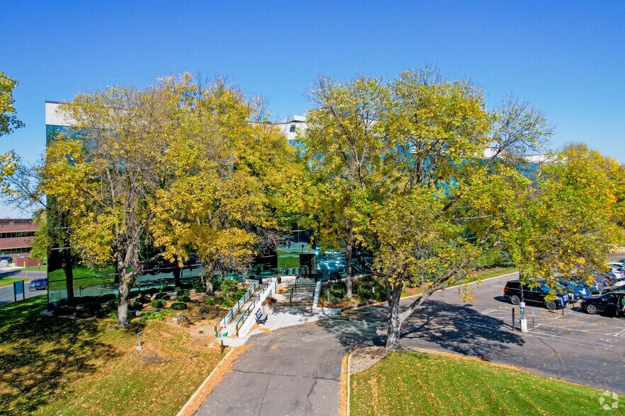 More Photos Of 7100 Northland Cir N, Brooklyn Park Office For Lease