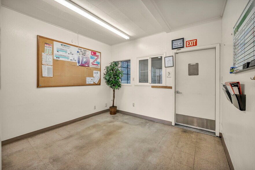 More Photos Of 1235 Glendale Ave, Sparks Truck Terminal For Lease