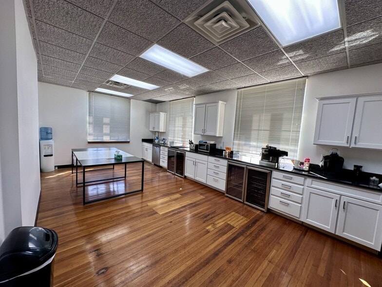 More Photos Of 241 Marquette St, LaSalle Office For Sale