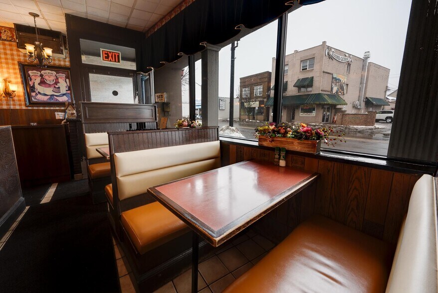 More Photos Of 3011 Pine Ave, Niagara Falls Restaurant For Sale