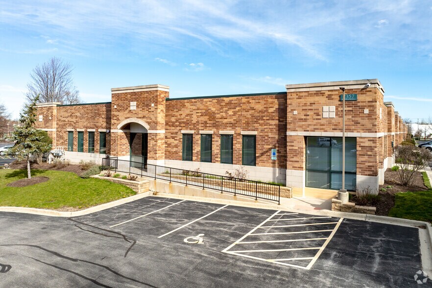 Primary Photo Of 2357 Hassell Rd, Hoffman Estates Medical For Lease