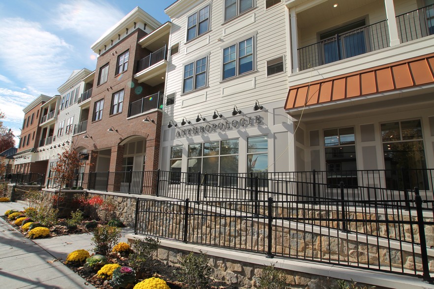 More Photos Of 200 N Sycamore St, Newtown Apartments For Lease