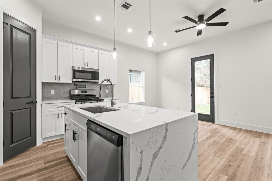 More Photos Of 4521 Newberry St, Houston Multifamily For Sale