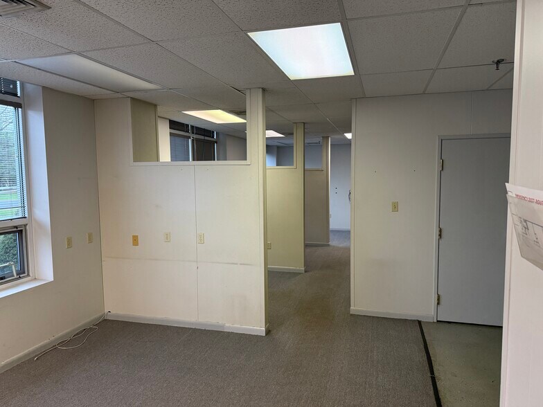 More Photos Of 1120 Commons Blvd, Reading Flex For Lease