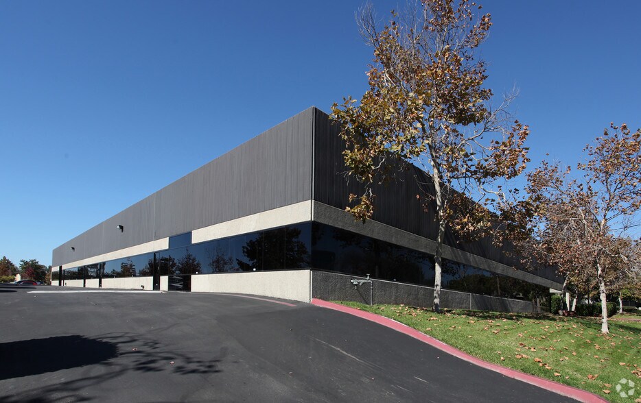 More Photos Of 6675 Mesa Ridge Rd, San Diego Office For Lease