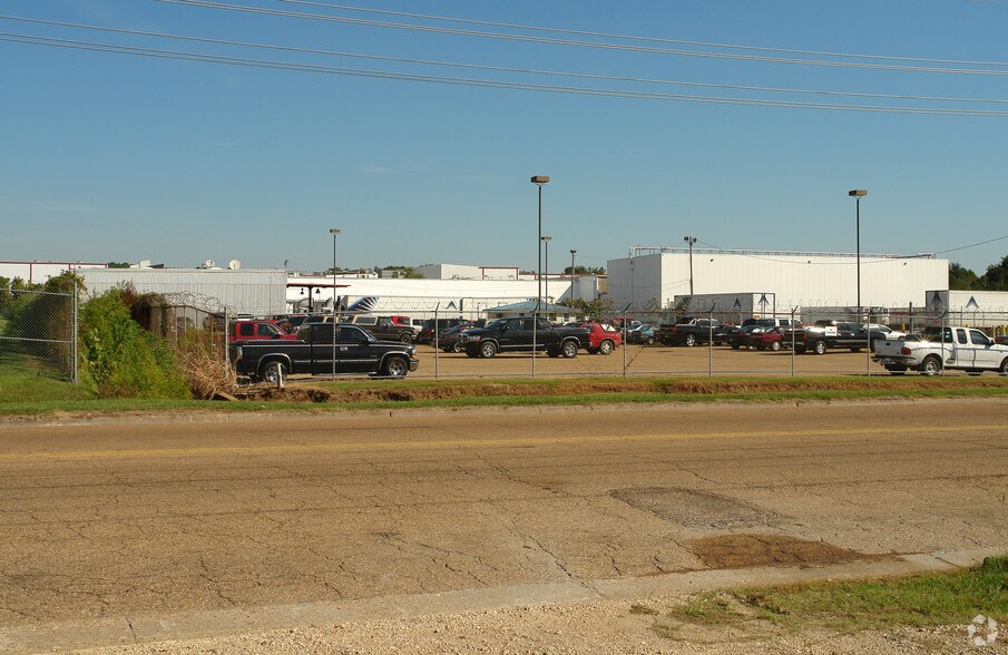More Photos Of 4240 Industrial Dr, Jackson Distribution For Lease