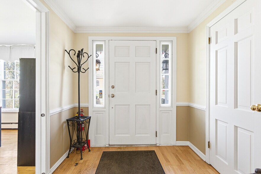 More Photos Of 467 Middlesex Ave, Metuchen Office For Sale