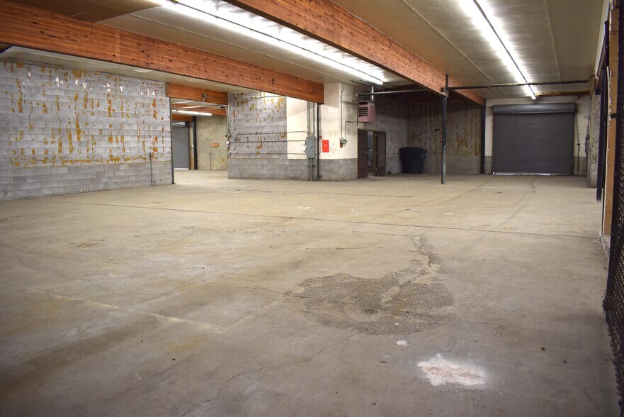 More Photos Of 613 Pacific Ave S, Kelso Distribution For Lease