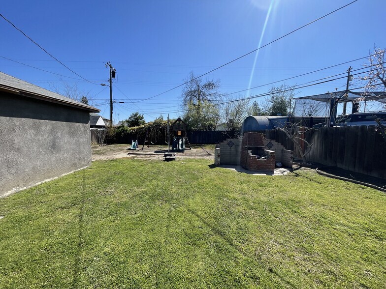 More Photos Of 1313 Brundage Ln, Bakersfield Office For Lease