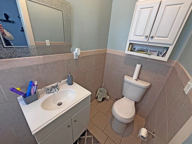 More Photos Of 247 Madison Ave, Bridgeport Apartments For Sale