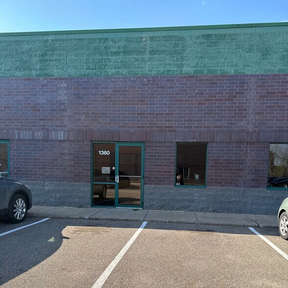 More Photos Of 1360 E County Road E E, Vadnais Heights Warehouse For Lease