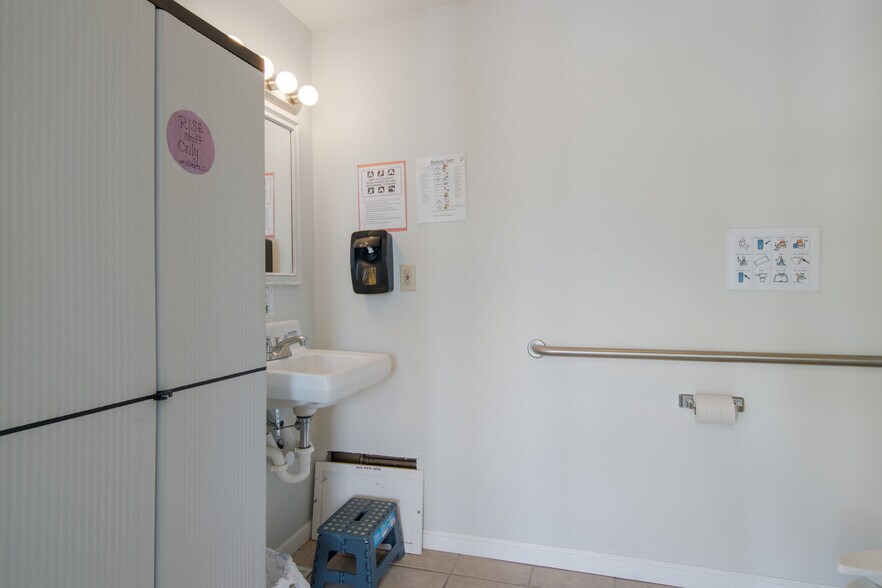 More Photos Of 1070 W Houghton Lake Dr, Prudenville Medical For Sale