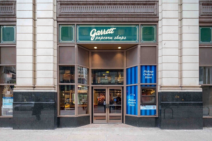 More Photos Of 1 N State St, Chicago Office Residential For Sale