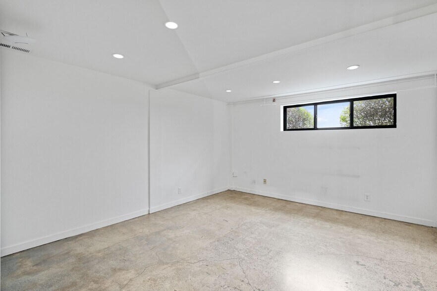 More Photos Of 1010 Commercial St, San Carlos Research And Development For Lease