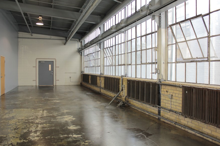 More Photos Of 1618-1620 Central Ave NE, Minneapolis Warehouse For Lease
