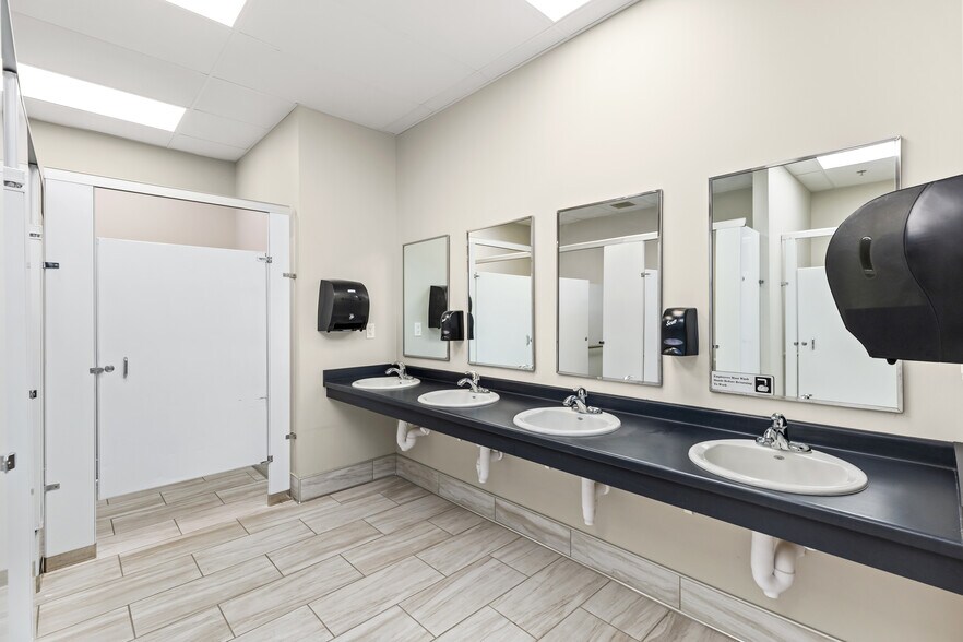 More Photos Of 801 NE Venture Dr, Waukee Daycare Center For Lease