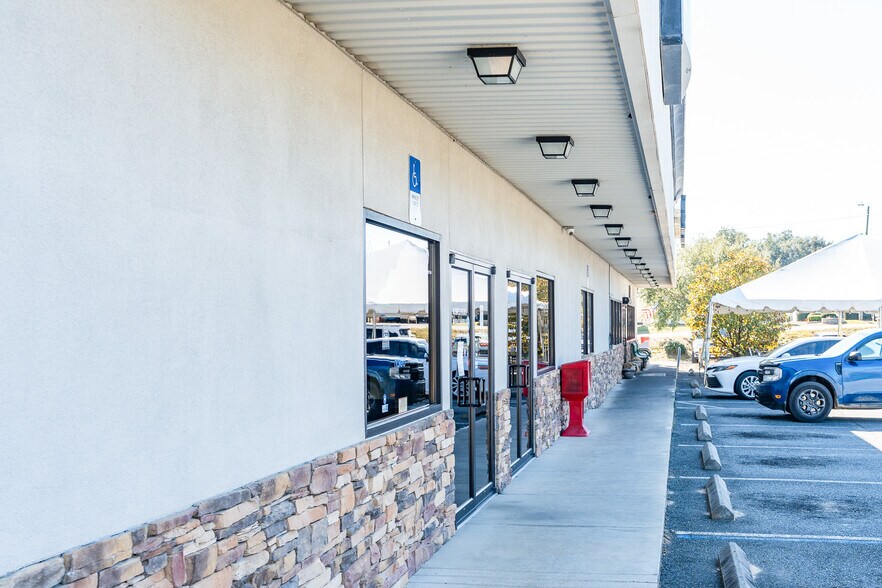 More Photos Of 4944 Malloy Plz, Marianna Freestanding For Sale