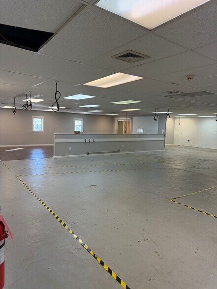 More Photos Of 5007 Industrial Rd, Wall Warehouse For Lease