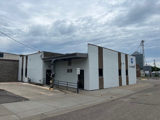 More Photos Of 580 Main St, Holdingford Bank For Sale