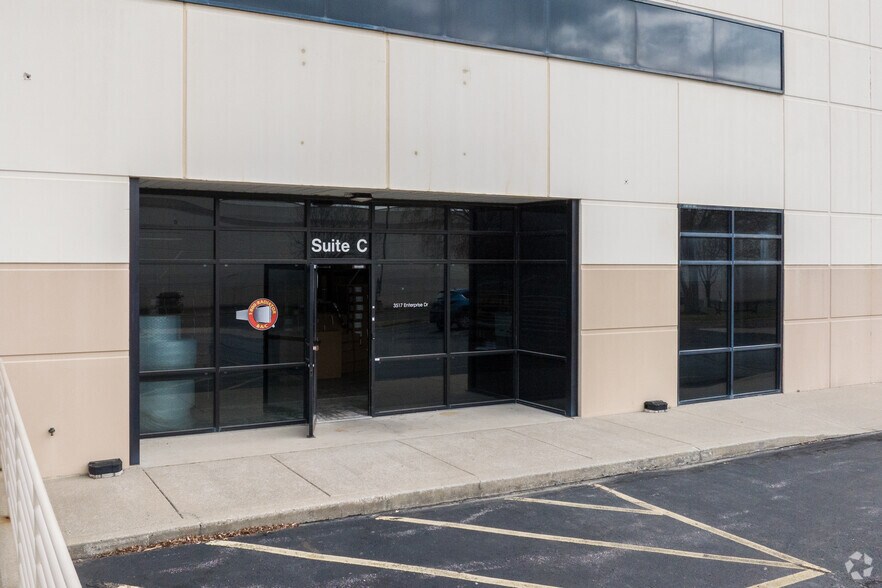 More Photos Of 3517 Enterprise Dr, Kansas City Warehouse For Lease