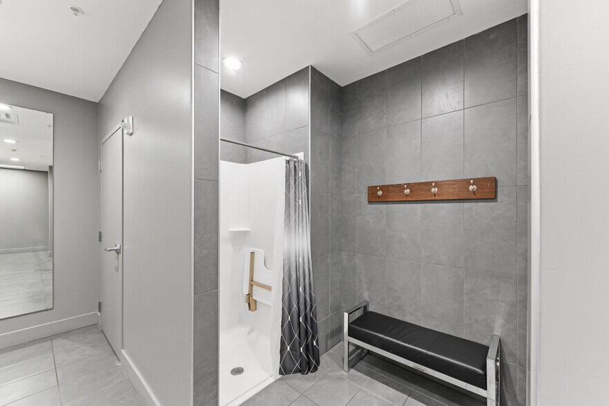 More Photos Of 250 S High St, Columbus Office For Lease