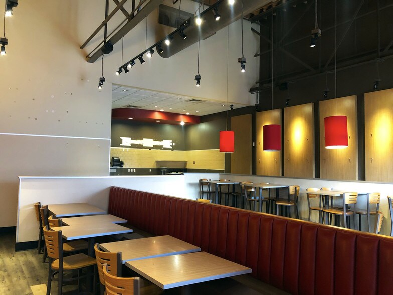 More Photos Of 3299 S Broadway, Englewood Freestanding For Lease