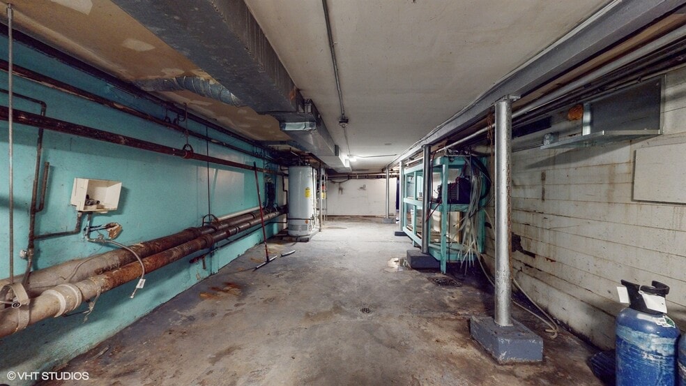 More Photos Of 2500 N Ashland Ave, Chicago Restaurant For Lease