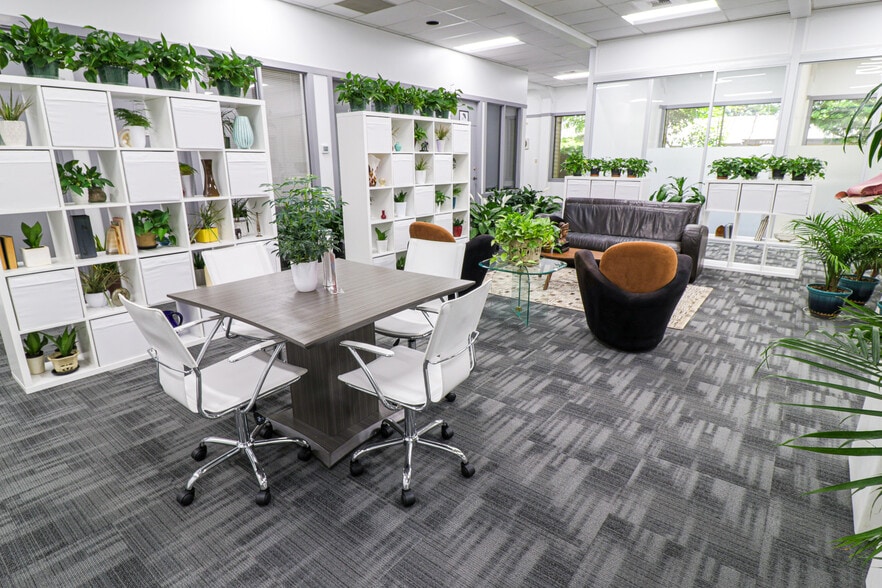 More Photos Of 2265 116th Ave NE, Bellevue Office For Lease