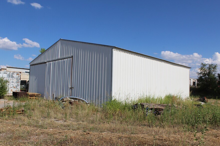 More Photos Of 507 48th St, Woodward Warehouse For Sale