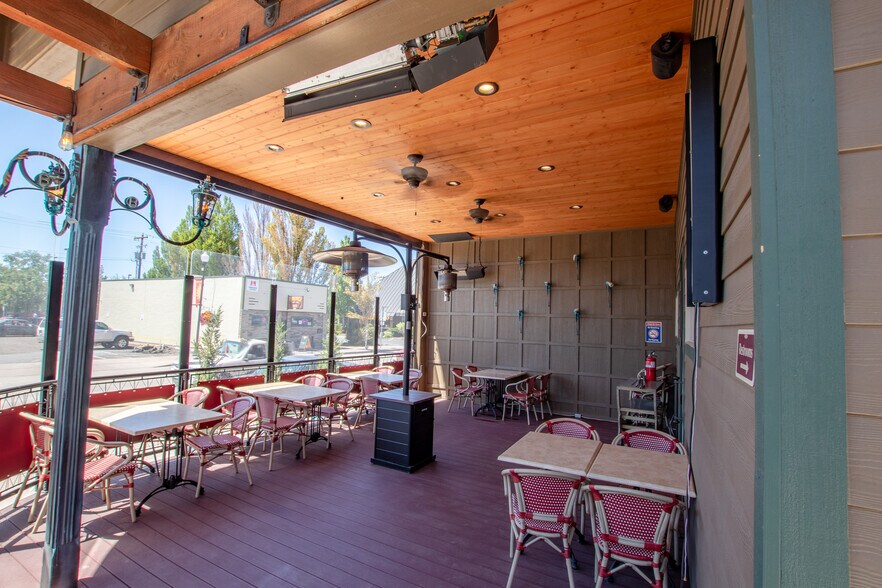 More Photos Of 638 SW 6th St, Redmond Restaurant For Sale