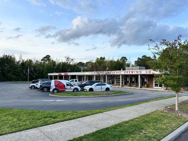 More Photos Of 175 W Illinois Ave, Southern Pines Storefront Retail Office For Lease