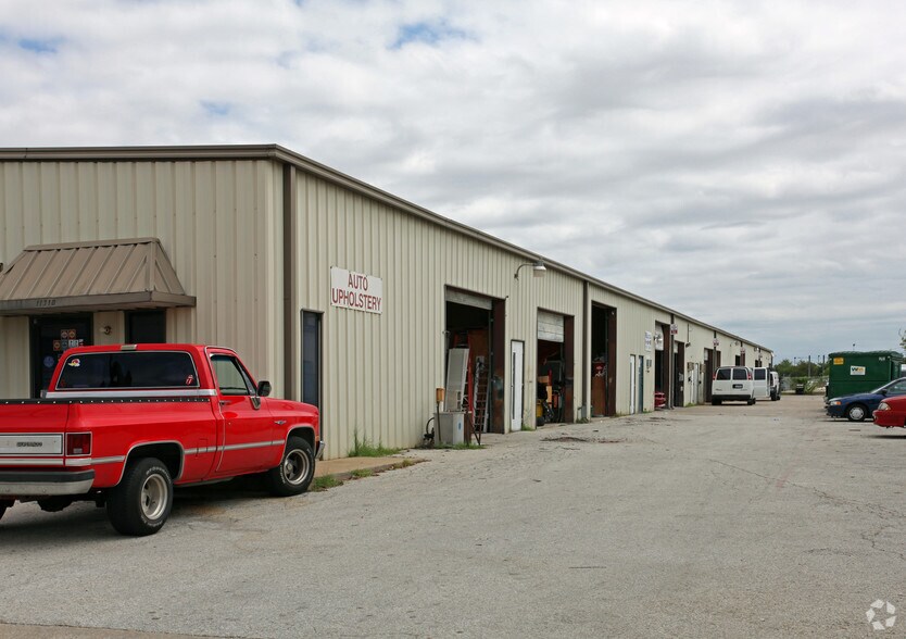 More Photos Of 11310 Plano Rd, Dallas Auto Repair For Lease