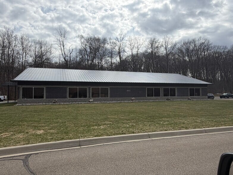 More Photos Of 5735 Bella Rosa Blvd, Independence Township Office For Lease