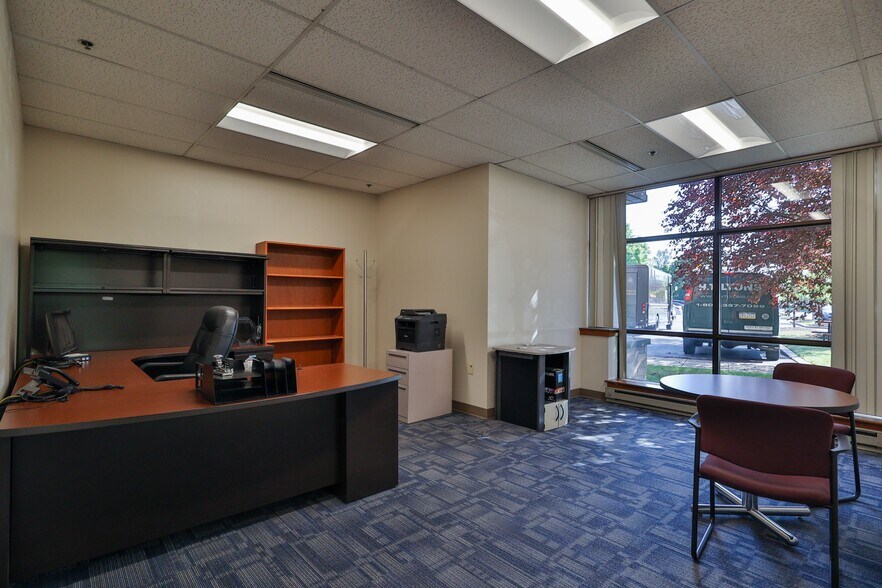 More Photos Of 1525 Valley Center Pky, Bethlehem Unknown For Lease